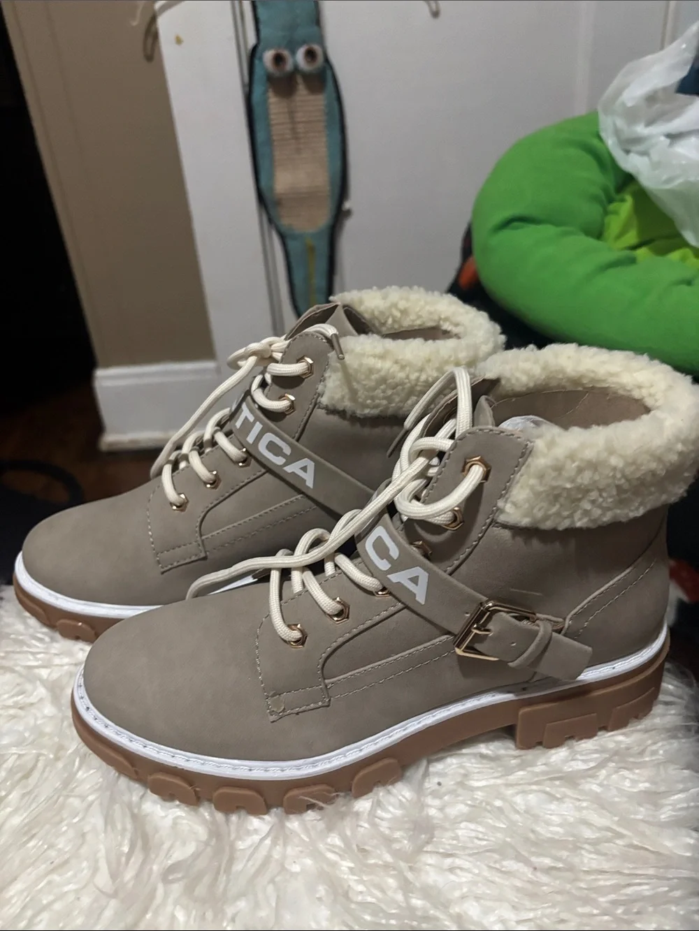 Nautica NWT Taupe Sherpa-Trim Lace-Up Boots